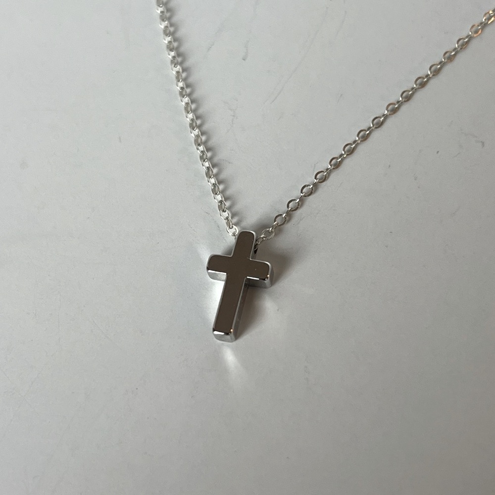 Amazon 925 Sterling Silver Small Plain Cross Necklace 17”